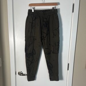 Zara Men's Olive Cargo Pants with stylish print